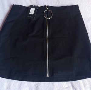 Fashion Nova (never worn) Zip up mini skirt (XL)